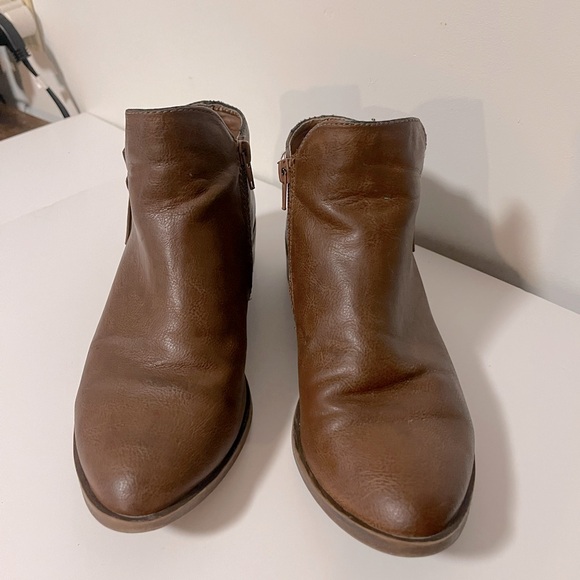 Fergalicious Brown leather ankle boots. Size 8 - Picture 5 of 5